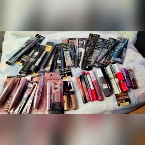 Makeup 💄 and earrings